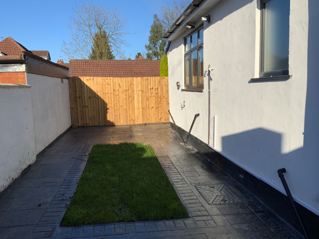 3 bedroom detached bungalow in Wolverhampton