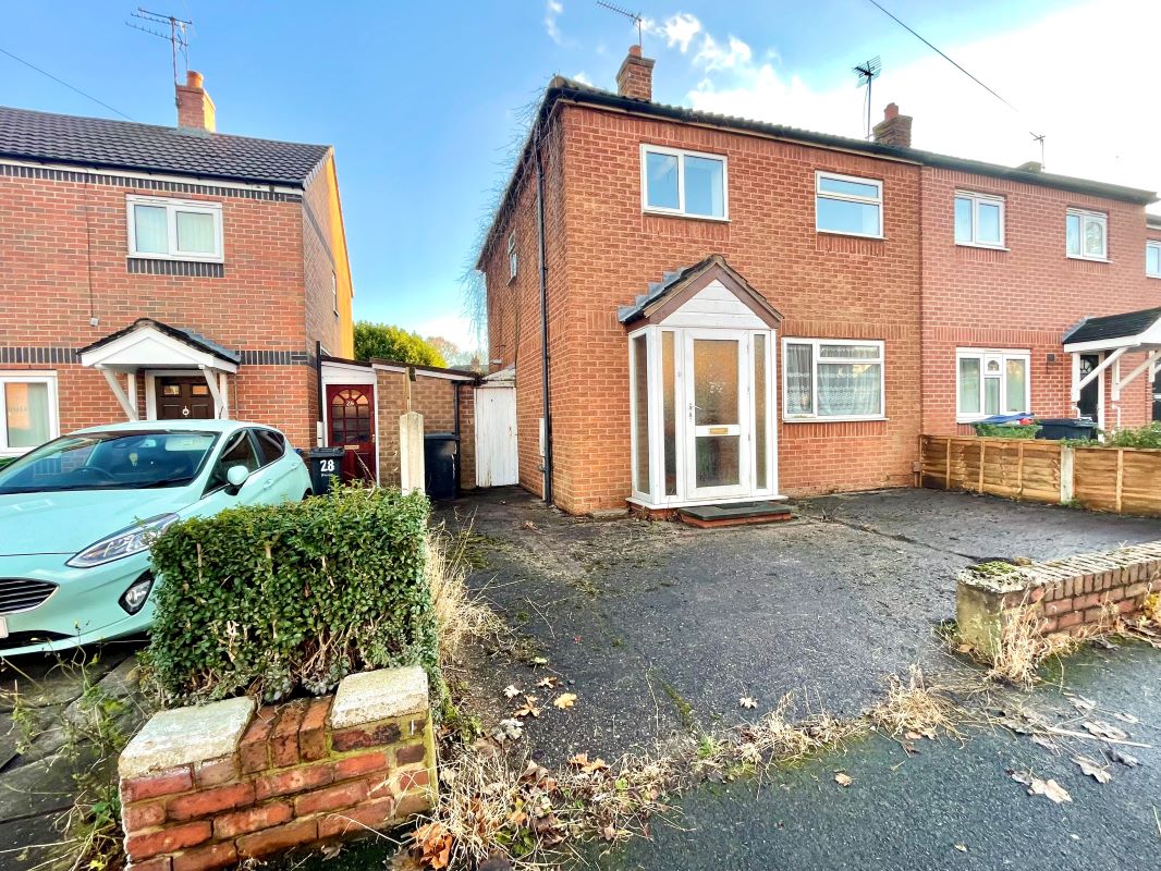 2 bedroom semi detached house in West Bromwich