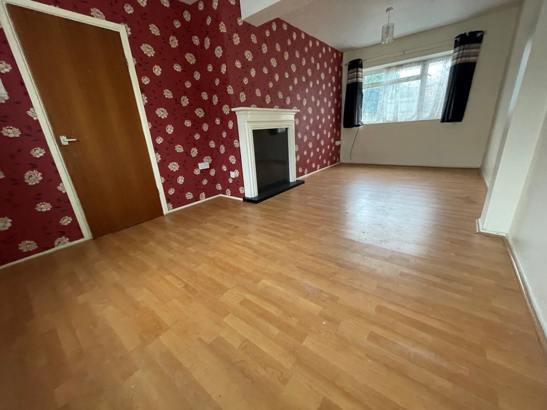 2 bedroom semi detached house in West Bromwich