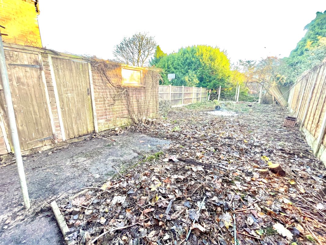 2 bedroom semi detached house in West Bromwich