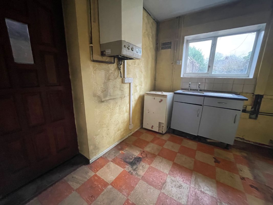 2 bedroom semi detached house in West Bromwich