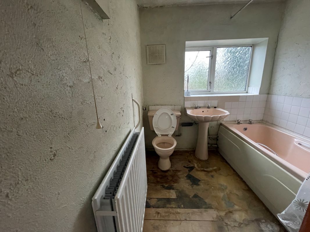 2 bedroom semi detached house in West Bromwich