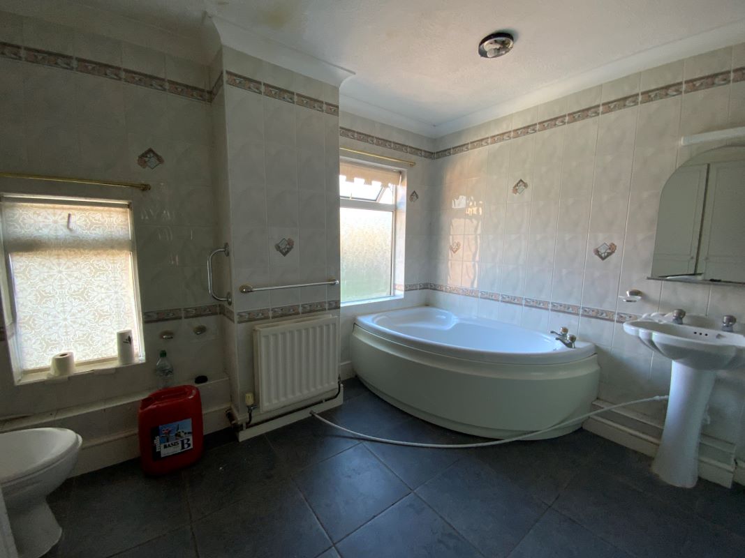 7 bedroom mixed use property in Swadlincote - Being offered on behalf of the LPA Receivers
