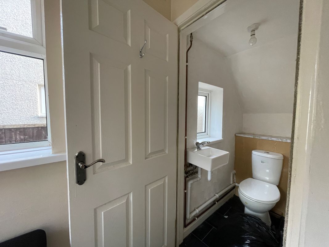 2 bedroom semi detached house in Brierley Hill