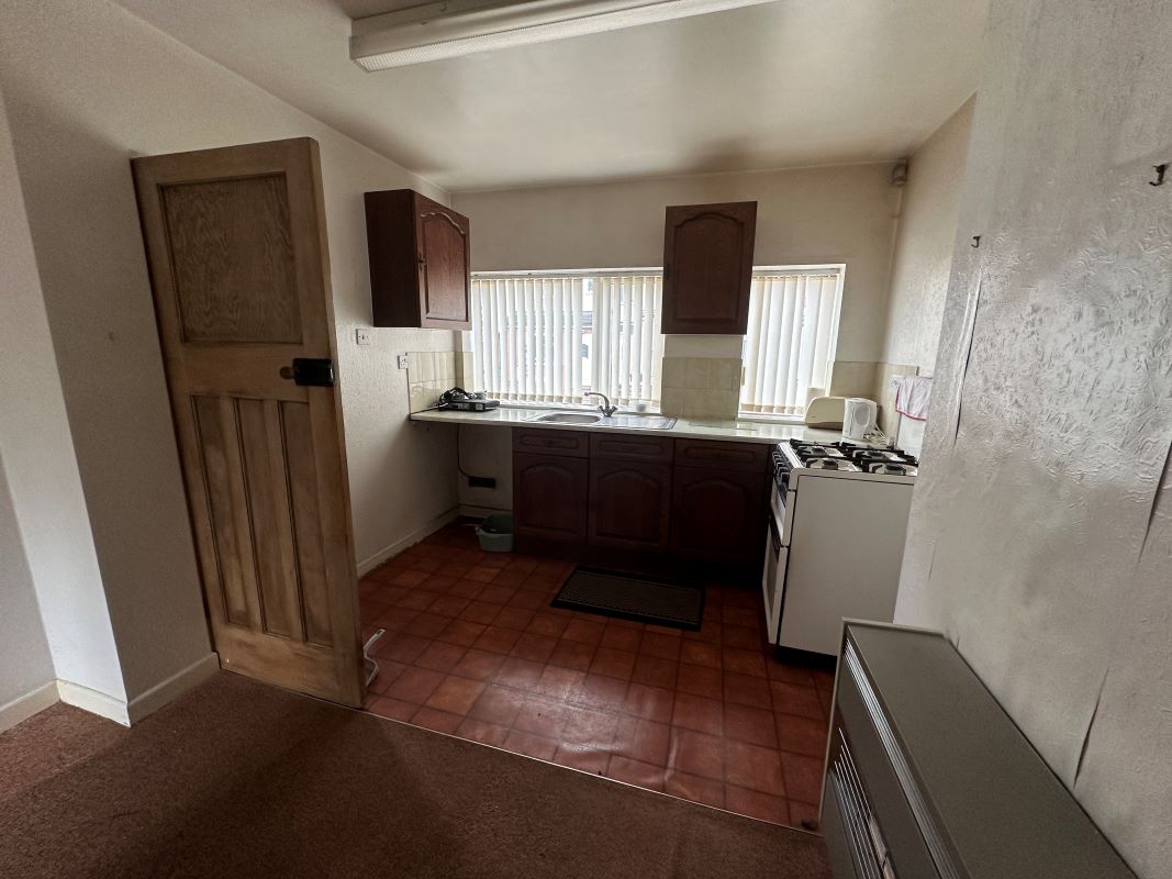 3 bedroom mid terraced house in Wolverhampton