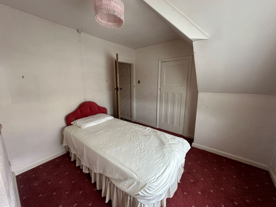 3 bedroom mid terraced house in Wolverhampton