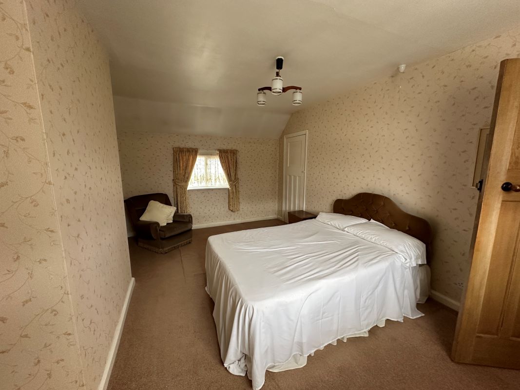 3 bedroom mid terraced house in Wolverhampton