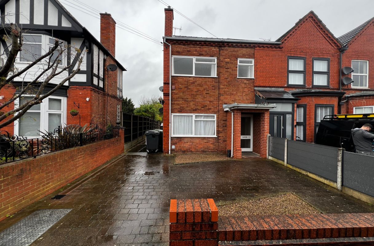 4 self contained flats in Worcester