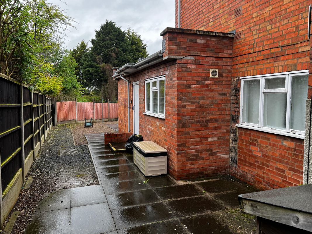 4 self contained flats in Worcester