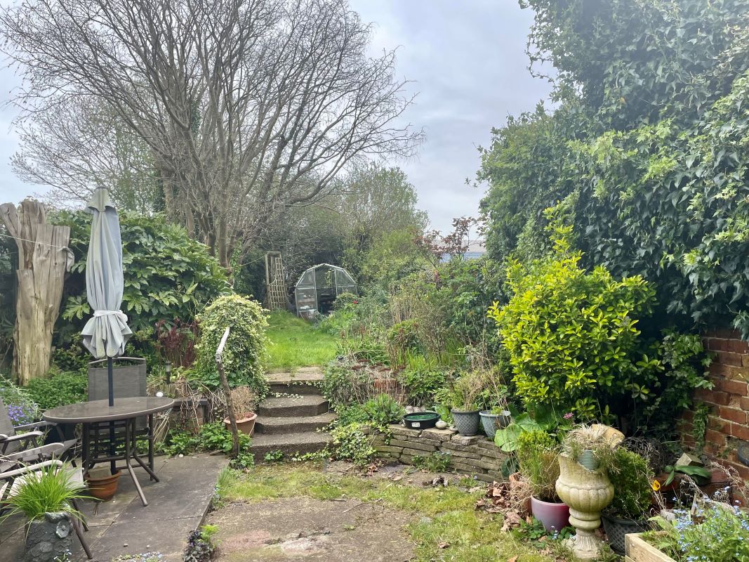 3 bedroom semi detached house in Bloxwich, Walsall