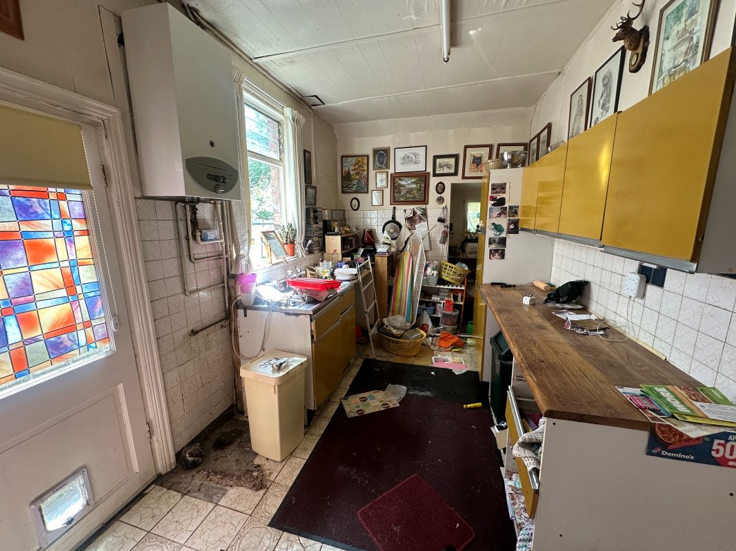 2 bedroom mid terraced house in Coventry