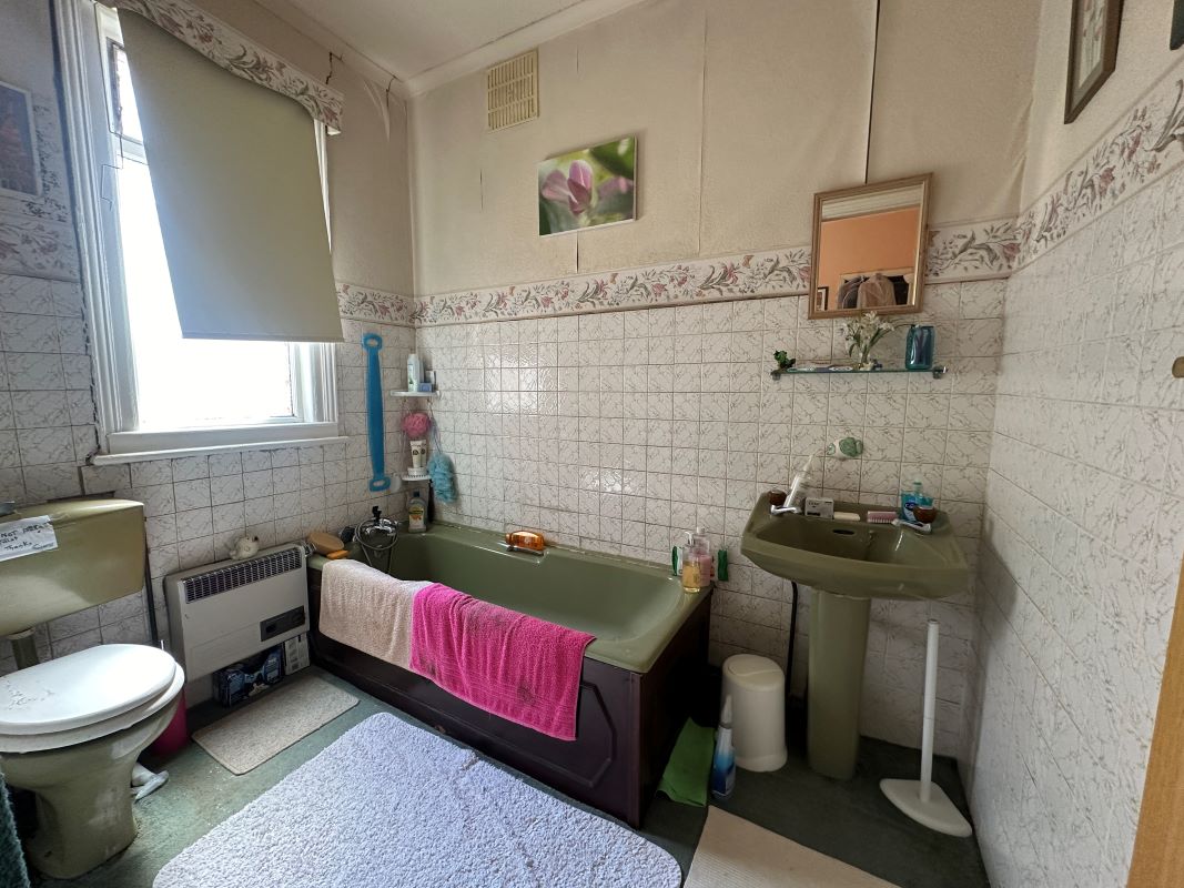 2 bedroom mid terraced house in Coventry