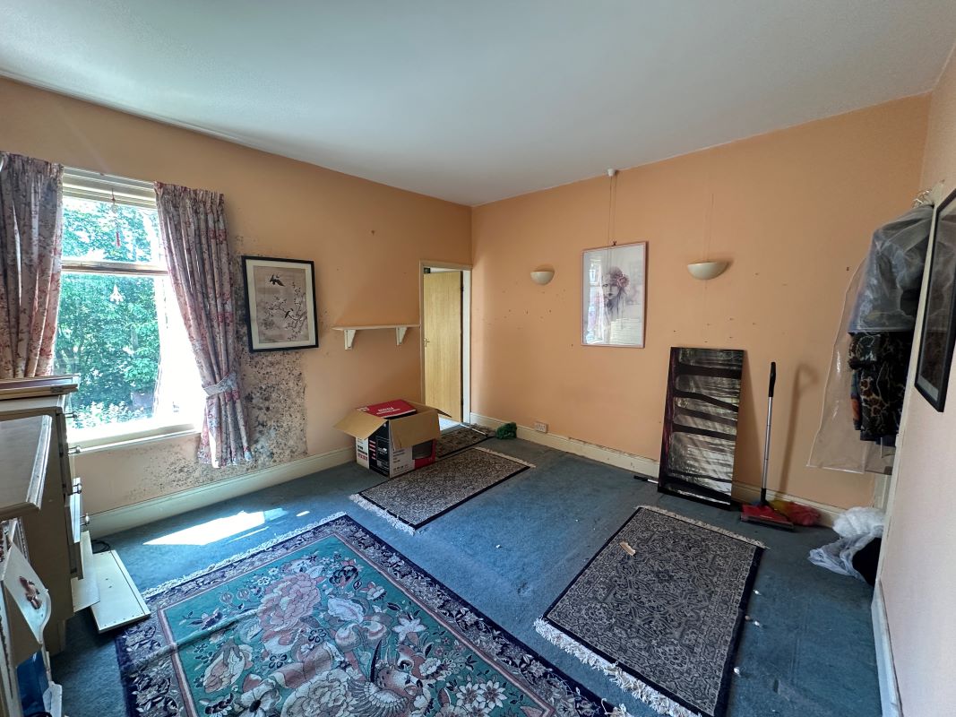 2 bedroom mid terraced house in Coventry