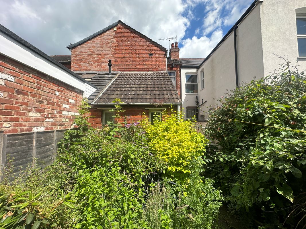 2 bedroom mid terraced house in Coventry