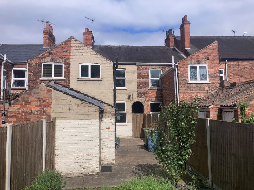 3 bedroom mid terraced house in Nottingham 