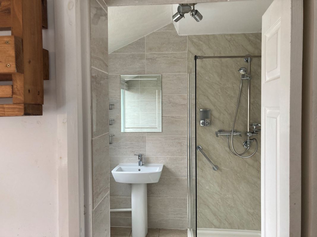 3 bedroom mid terraced house in Nottingham 