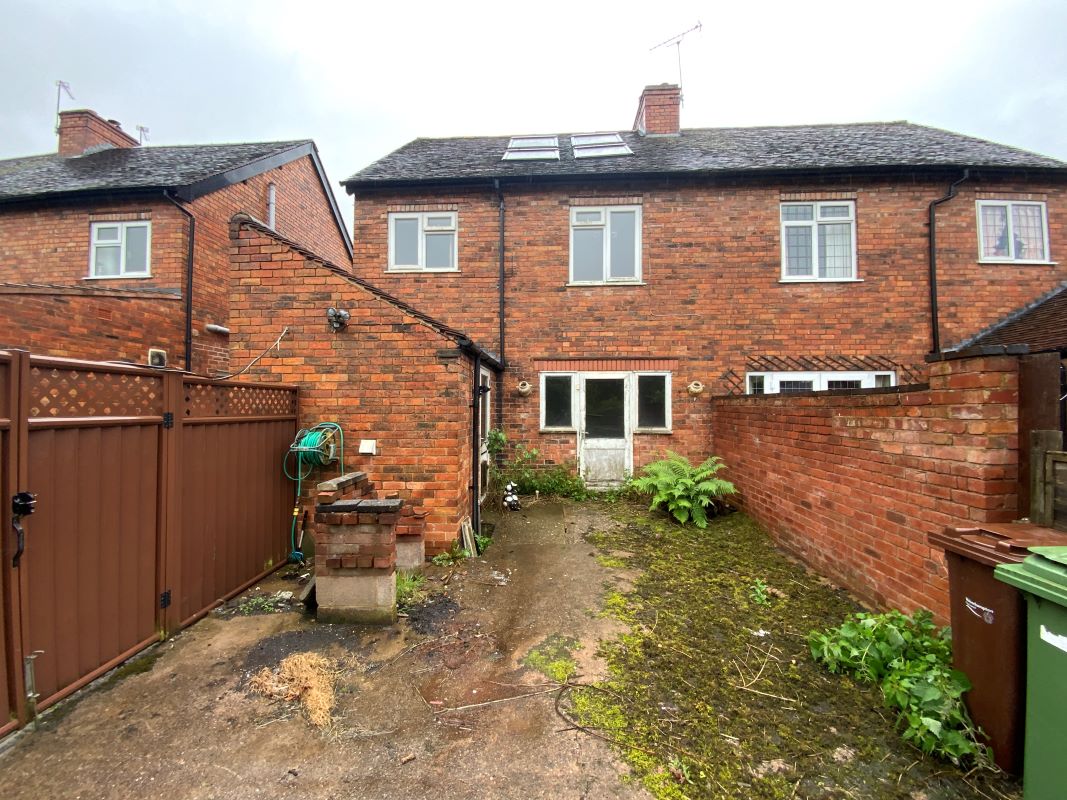 3 bedroom semi detached house in Wolverhampton