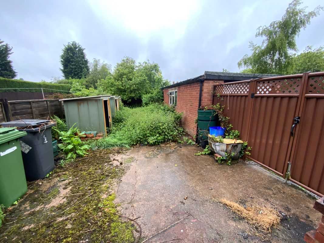 3 bedroom semi detached house in Wolverhampton