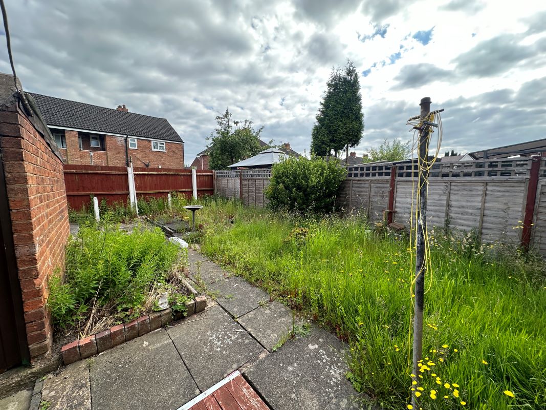 3 bedroom semi detached house in Tipton