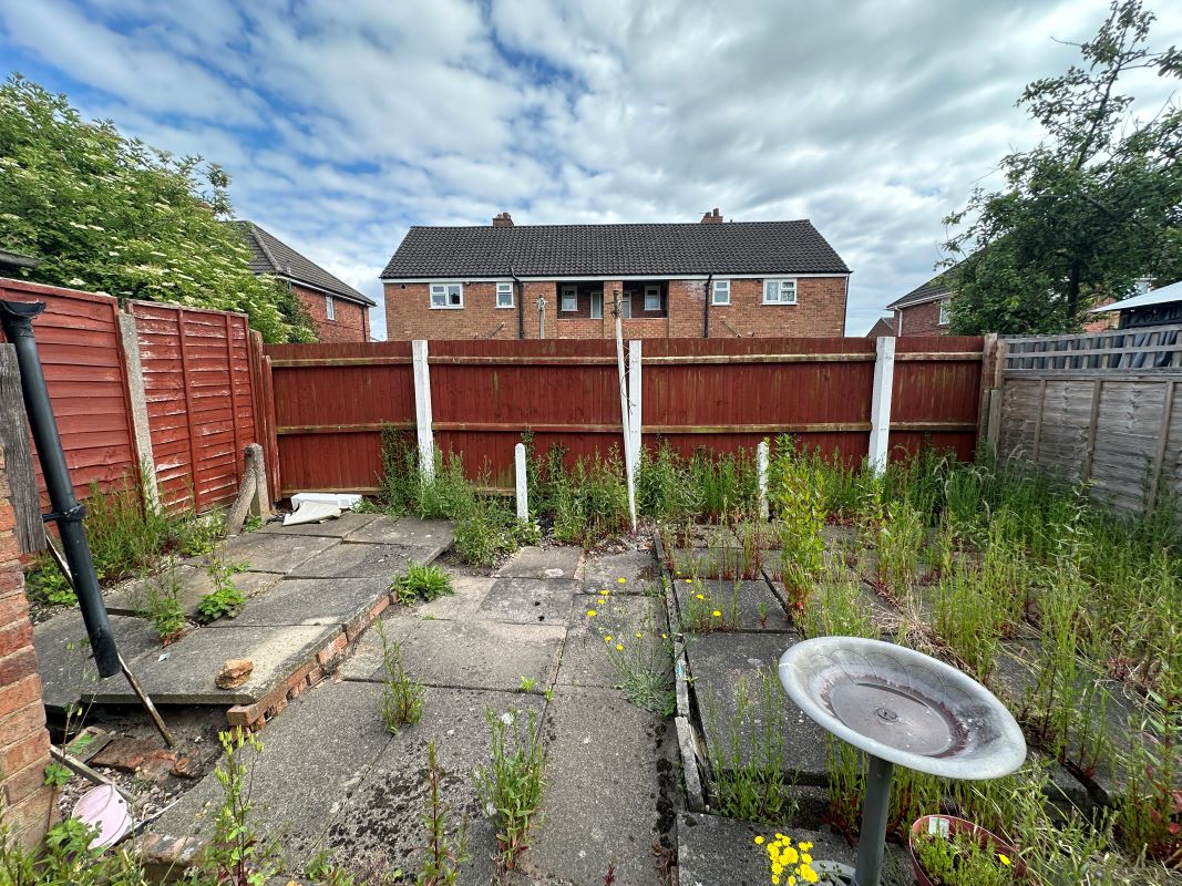 3 bedroom semi detached house in Tipton