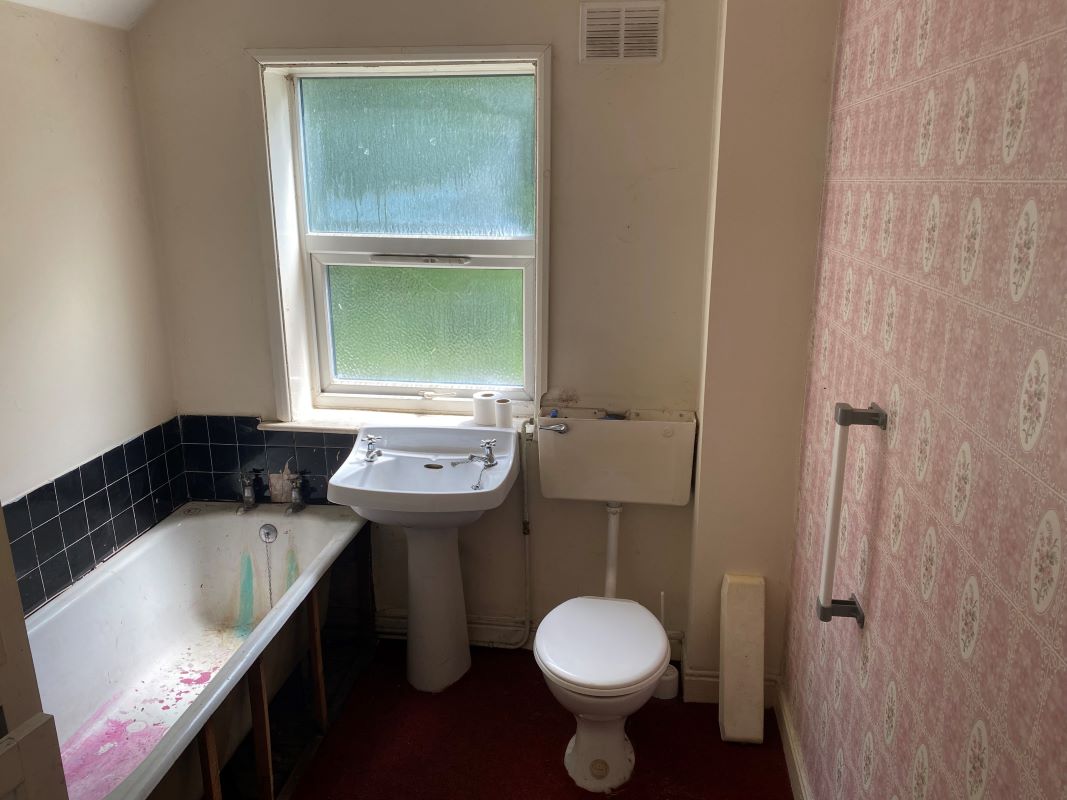 2 bedroom mid terraced house in Chesterfield 