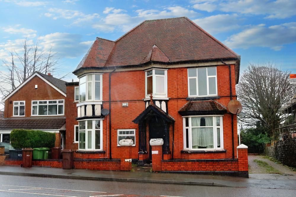 4 bedroom detached house in Wolverhampton