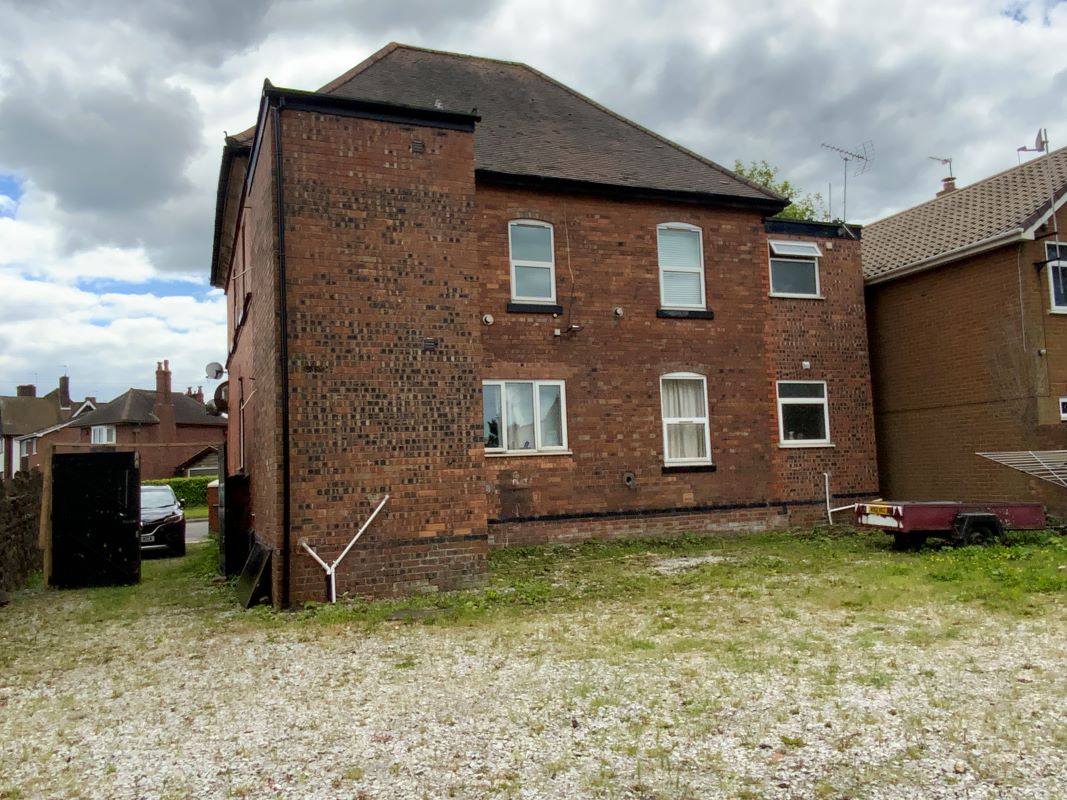 4 bedroom detached house in Wolverhampton