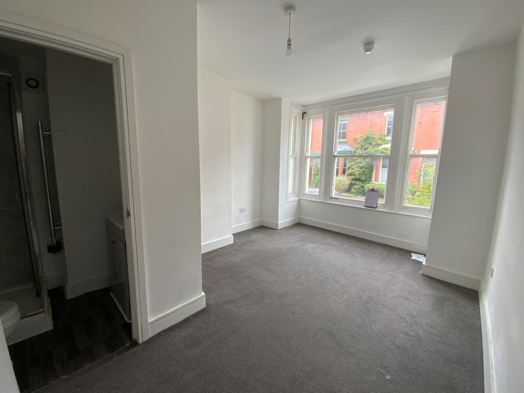 Freehold detached property in Wolverhampton