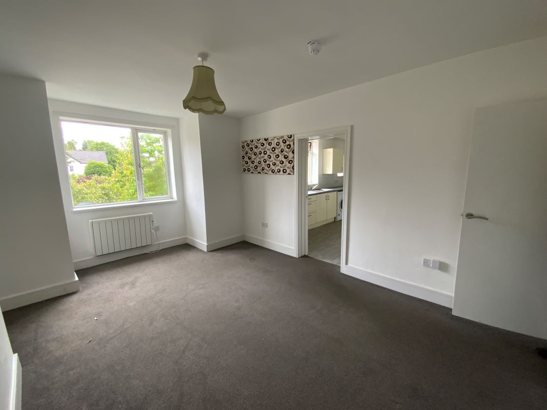 Freehold detached property in Wolverhampton