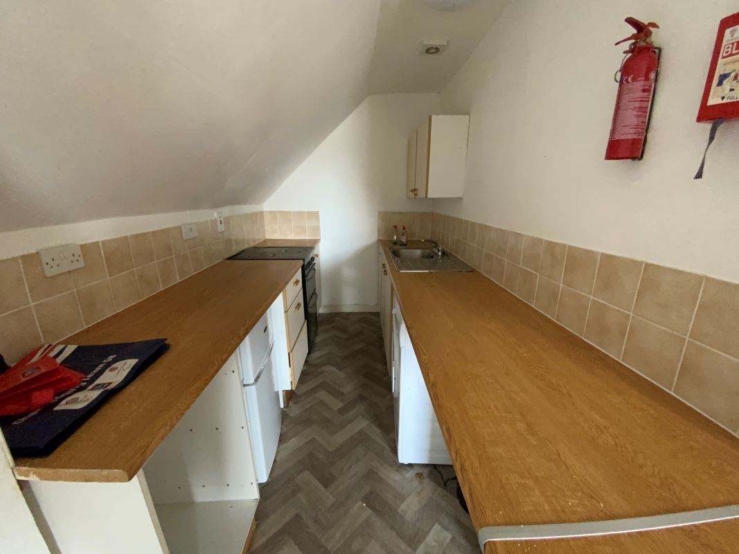 Freehold detached property in Wolverhampton
