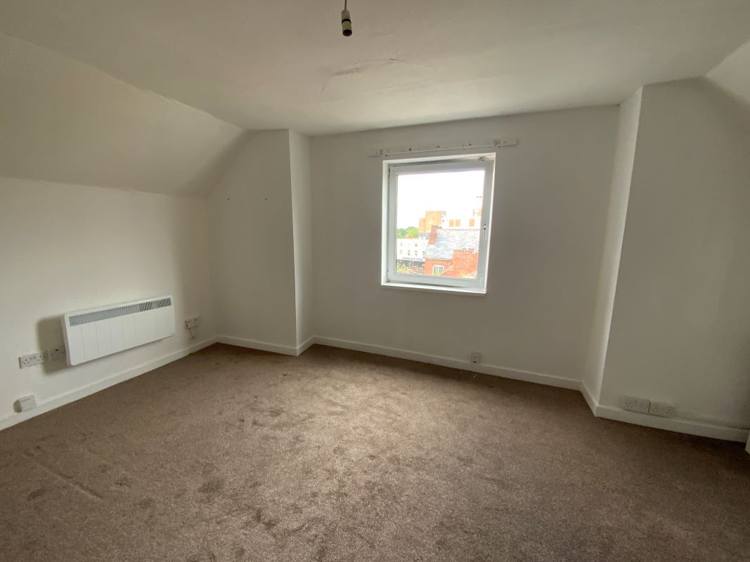 Freehold detached property in Wolverhampton