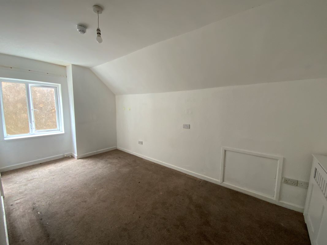Freehold detached property in Wolverhampton