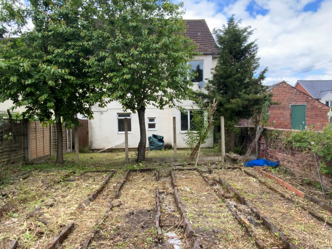 Freehold detached property in Wolverhampton