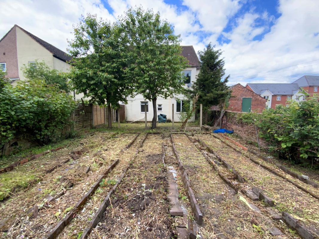Freehold detached property in Wolverhampton