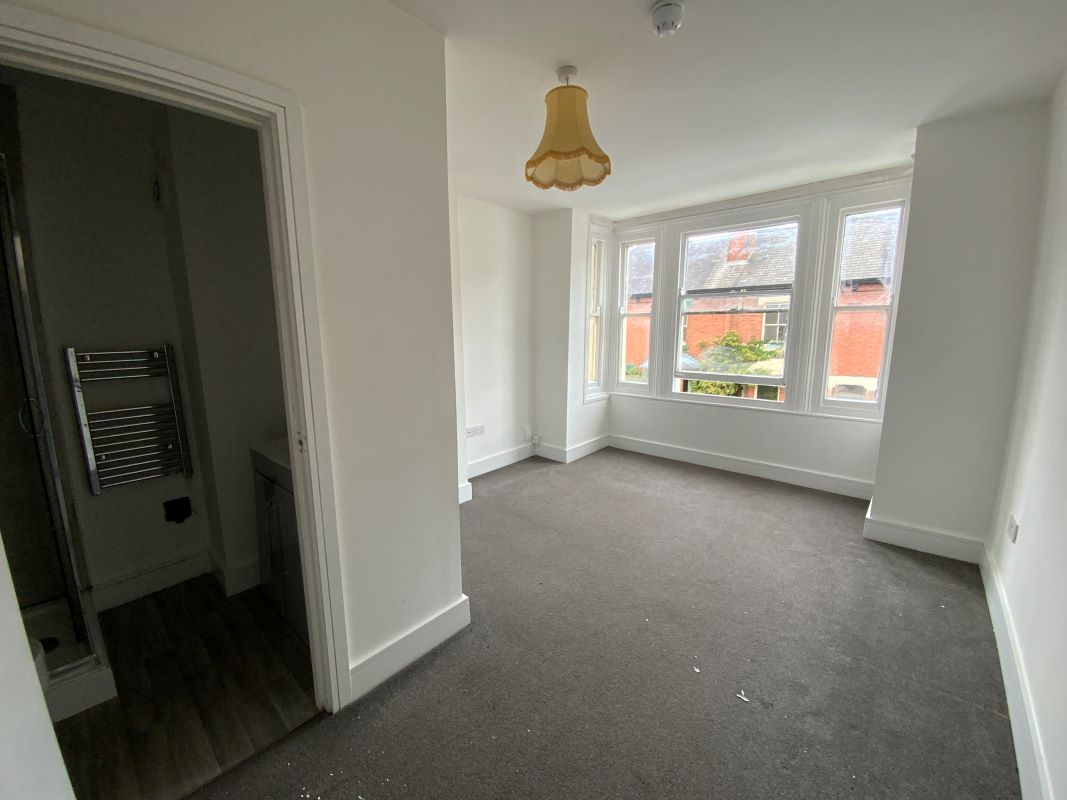 Freehold detached property in Wolverhampton