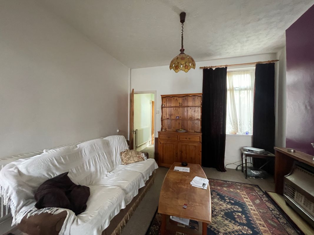 3 bedroom mid terraced house in Bearwood 