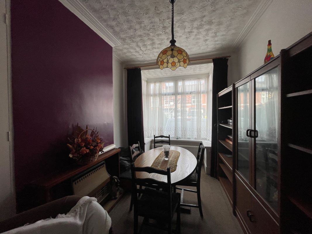 3 bedroom mid terraced house in Bearwood 