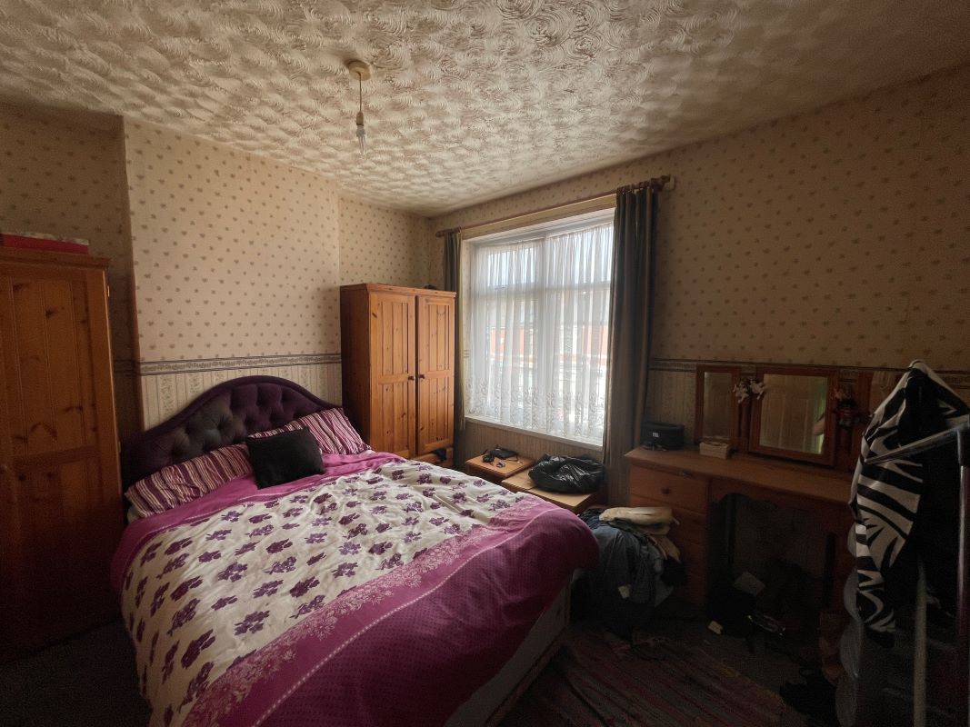 3 bedroom mid terraced house in Bearwood 