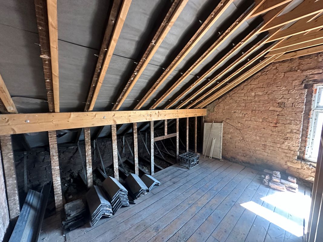 5 bedroom end terraced house in Leicester 