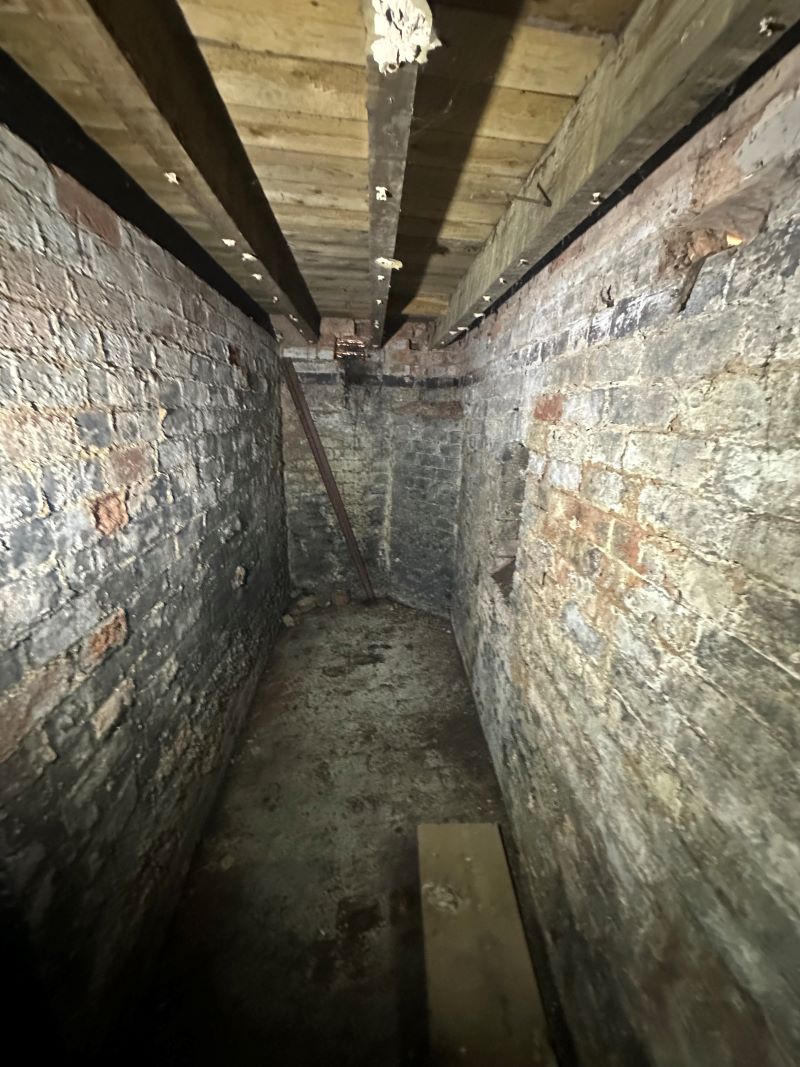 5 bedroom end terraced house in Leicester 
