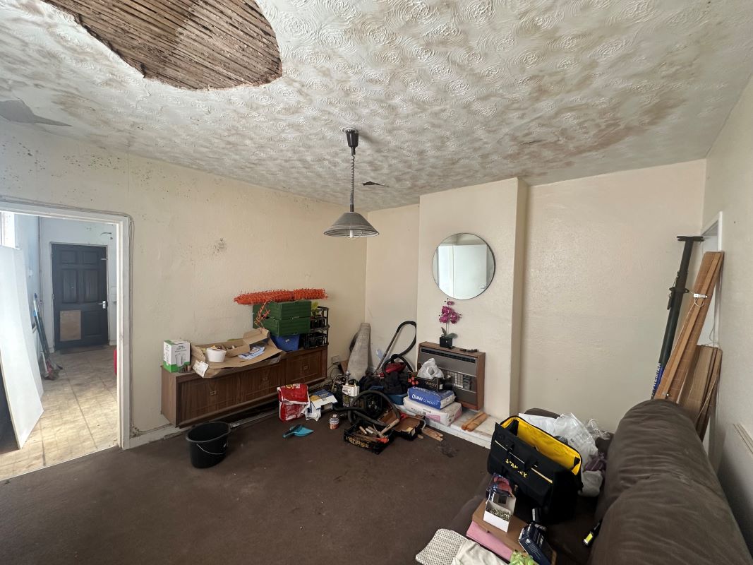 5 bedroom end terraced house in Leicester 