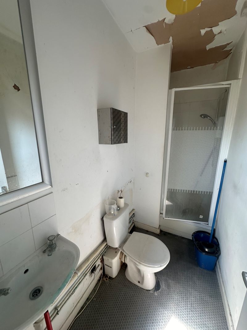 5 bedroom end terraced house in Leicester 
