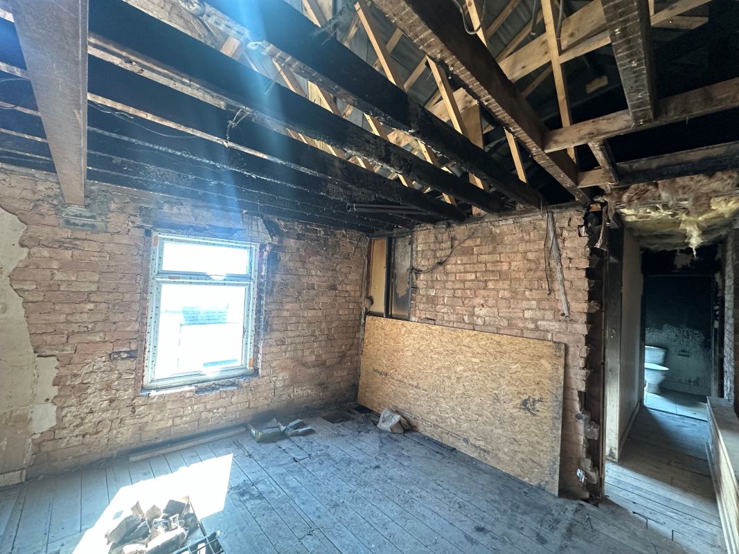 5 bedroom end terraced house in Leicester 