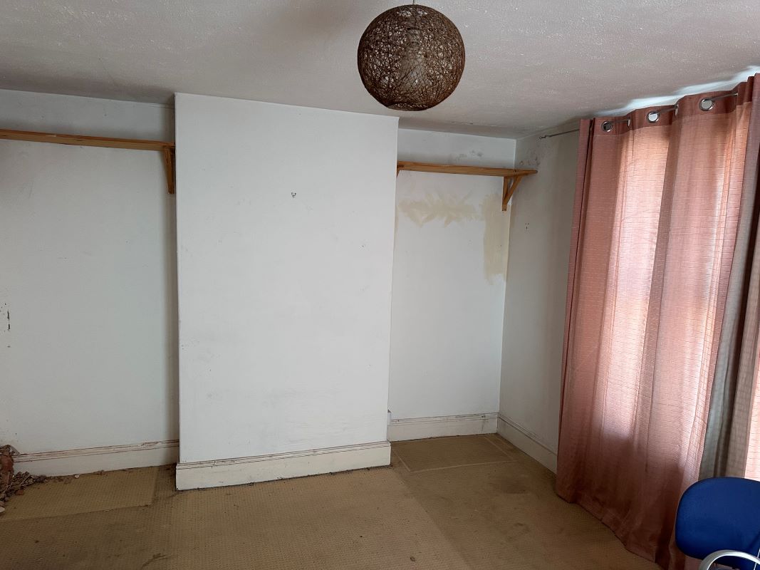 5 bedroom end terraced house in Leicester 