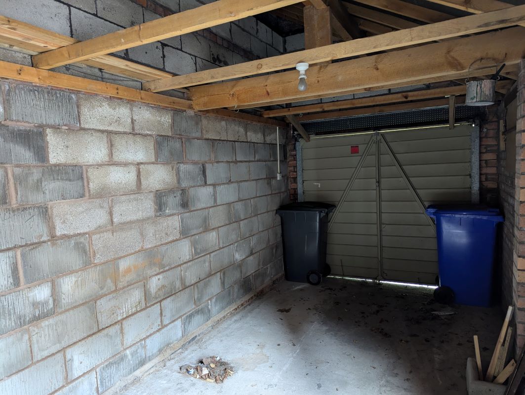 2 bedroom mid terraced house in Stoke on Trent