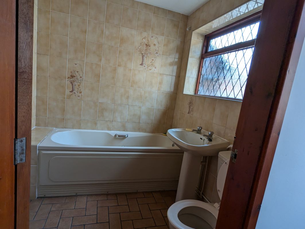 2 bedroom mid terraced house in Stoke on Trent