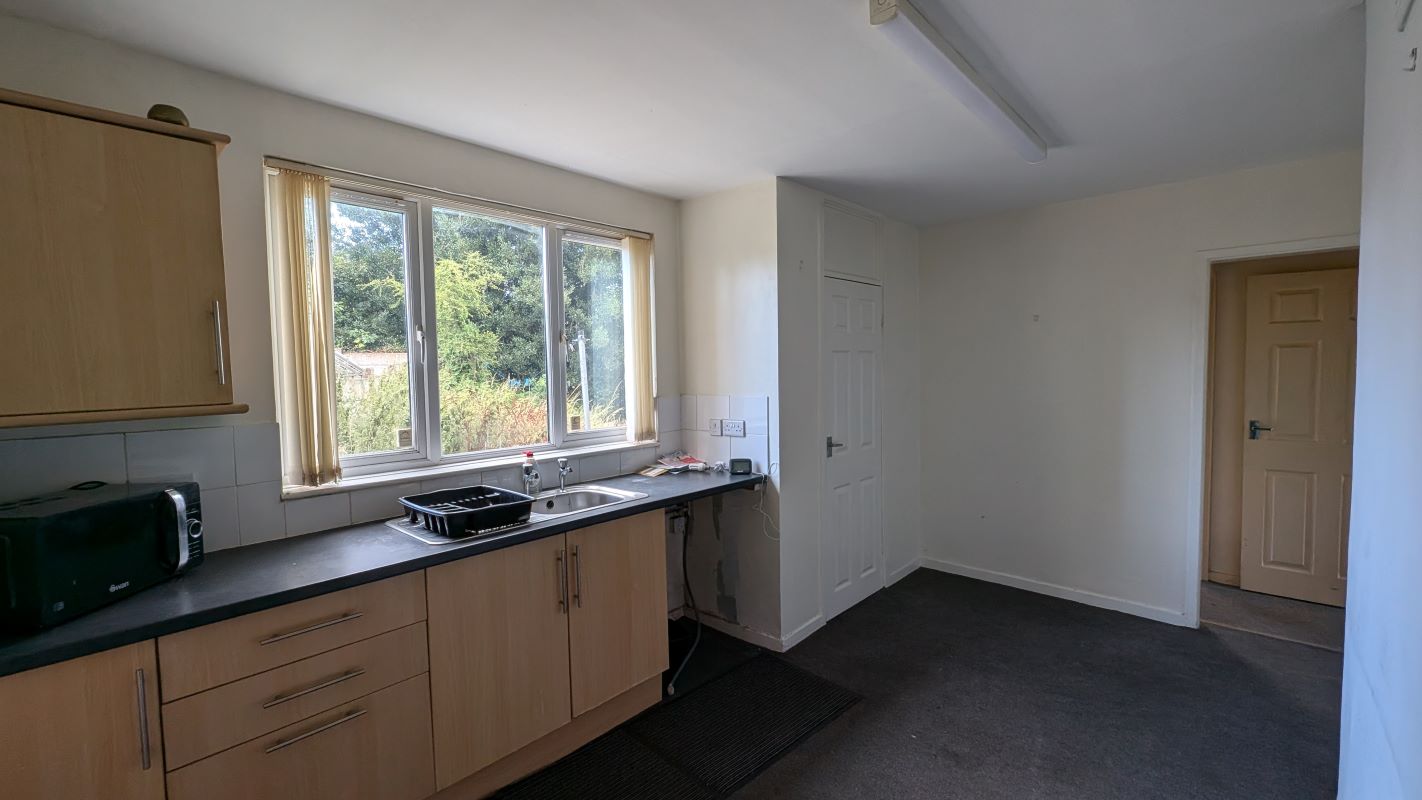 3 bedroom semi detached house in Chesterfield