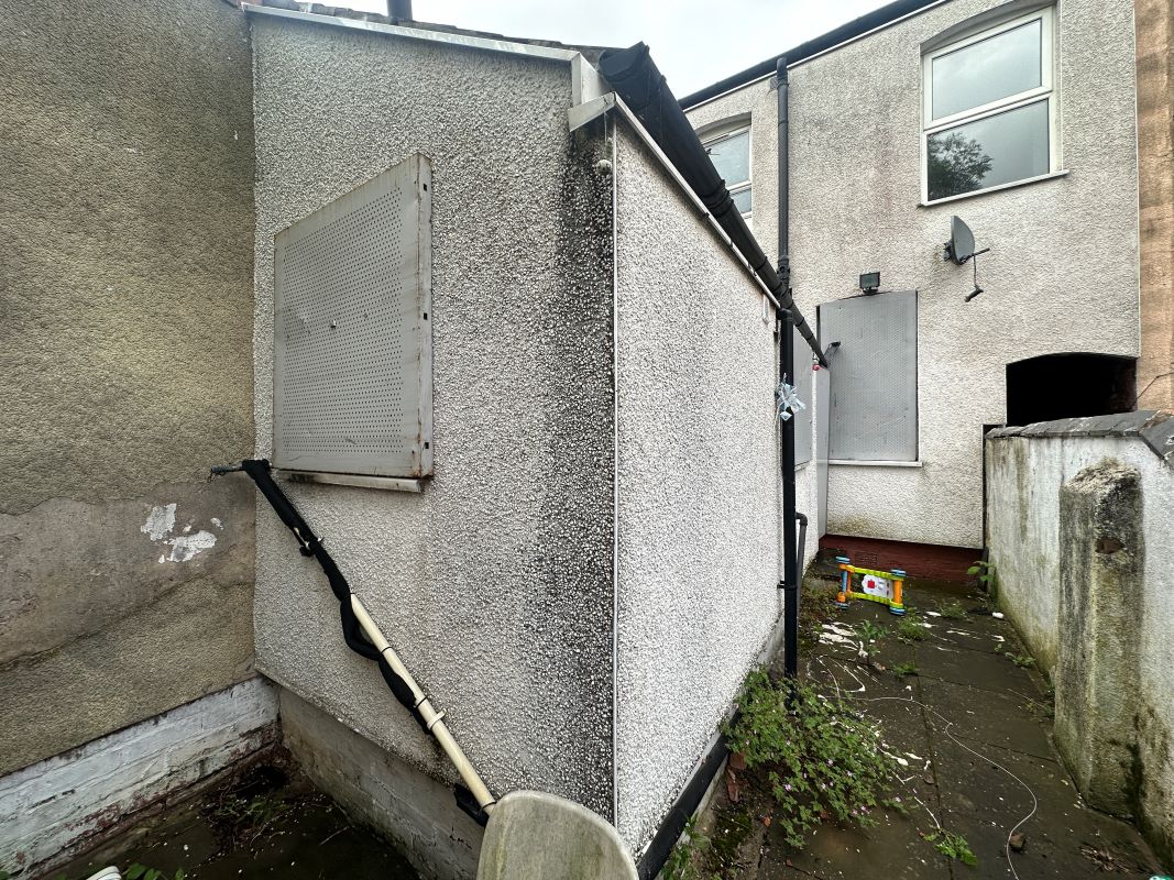 2 bedroom mid terraced in Walsall