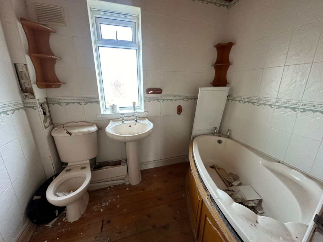 3 bedroom semi detached house in Ilkeston, Derbys.