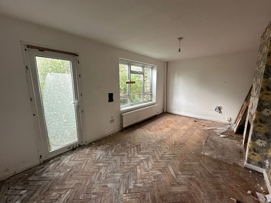 3 bedroom semi detached house in Ilkeston, Derbys.